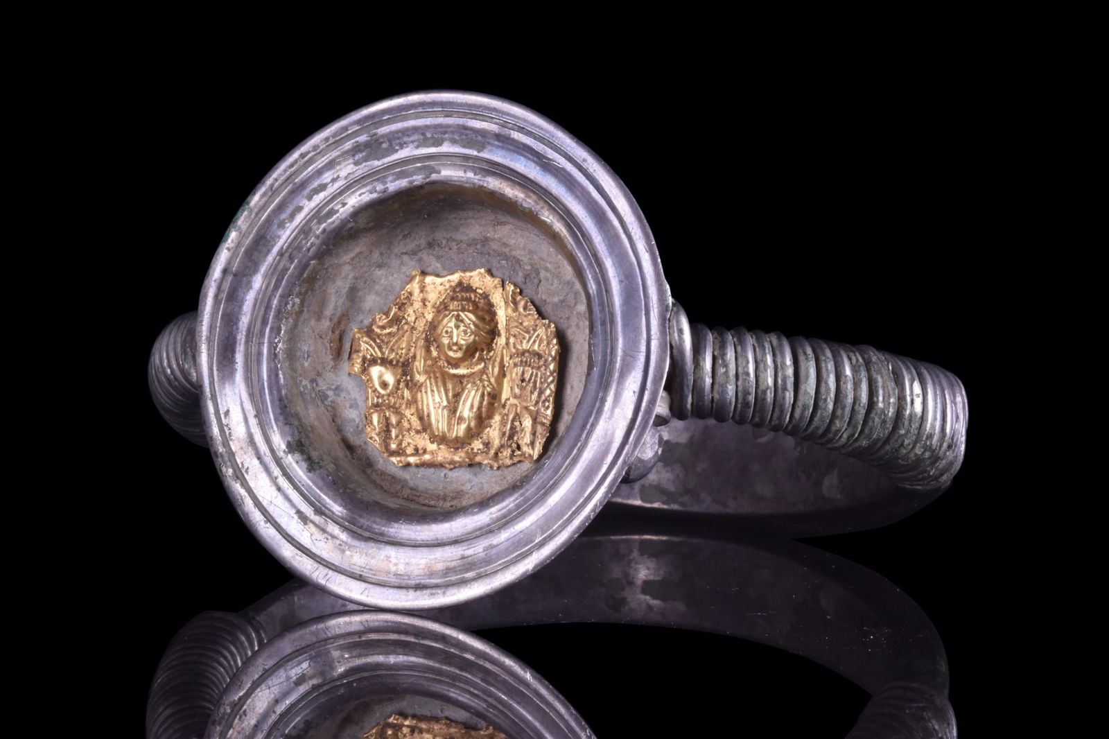 RARE AND LARGE ROMAN SILVER BRACELET WITH GOLD INLAY OF GODDESS CYBELE / CERES (1 of 6)