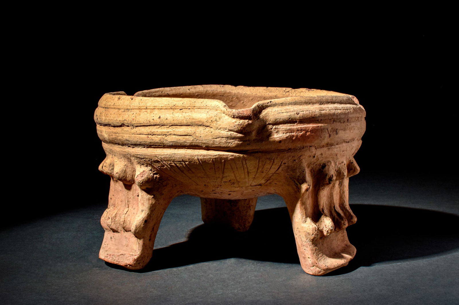 MESOPOTAMIAN POTTERY TRIPOD BOWL (1 of 6)