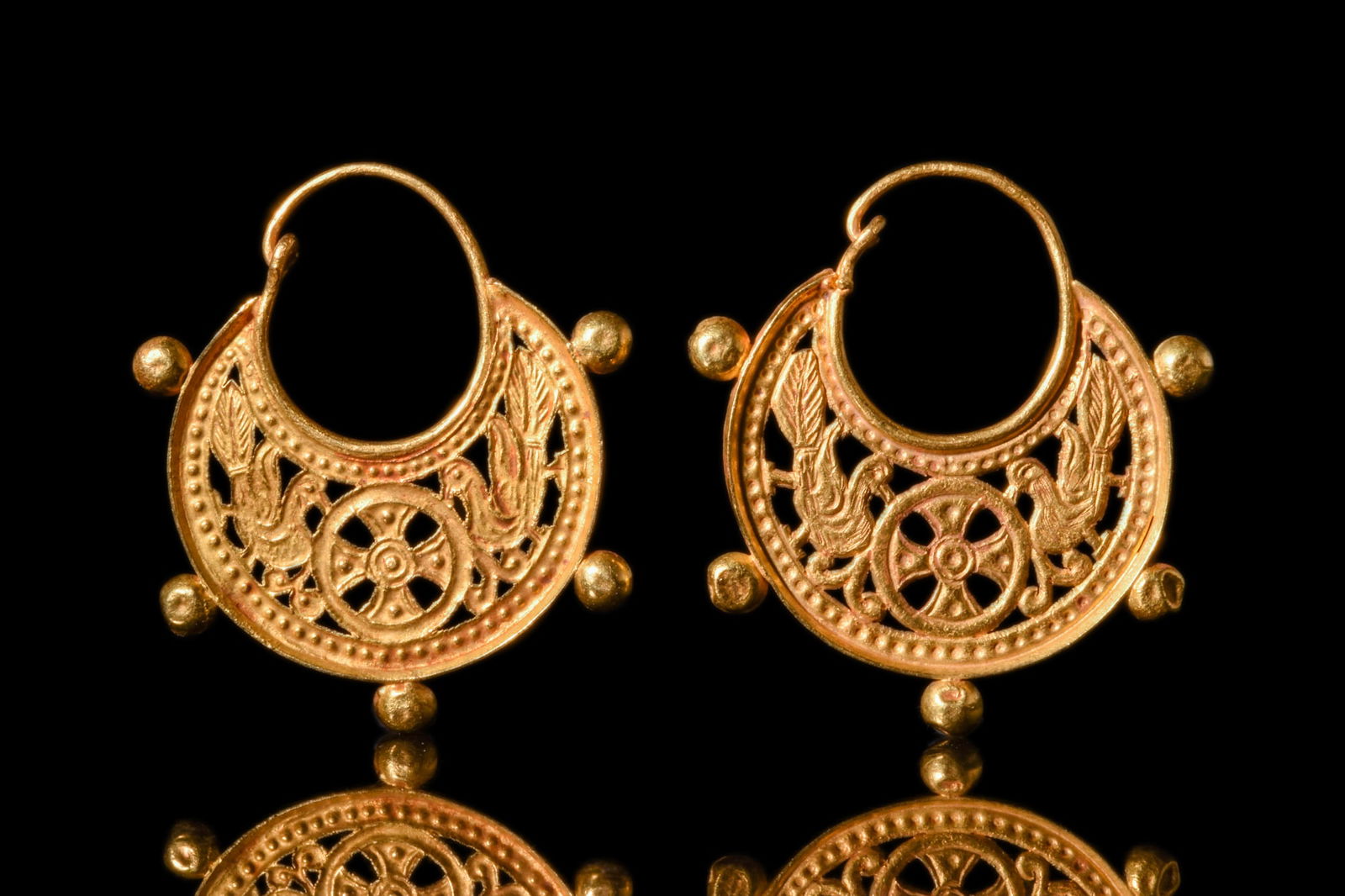 LARGE BYZANTINE GOLD EARRINGS WITH CROSS AND DOVES (1 of 3)