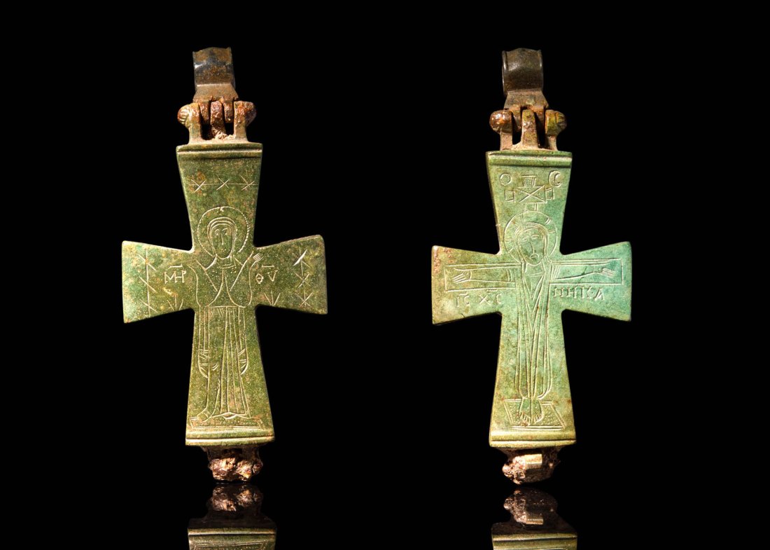 BYZANTINE BRONZE ENCLOPION DECORATED WITH CRUCIFIX (1 of 4)