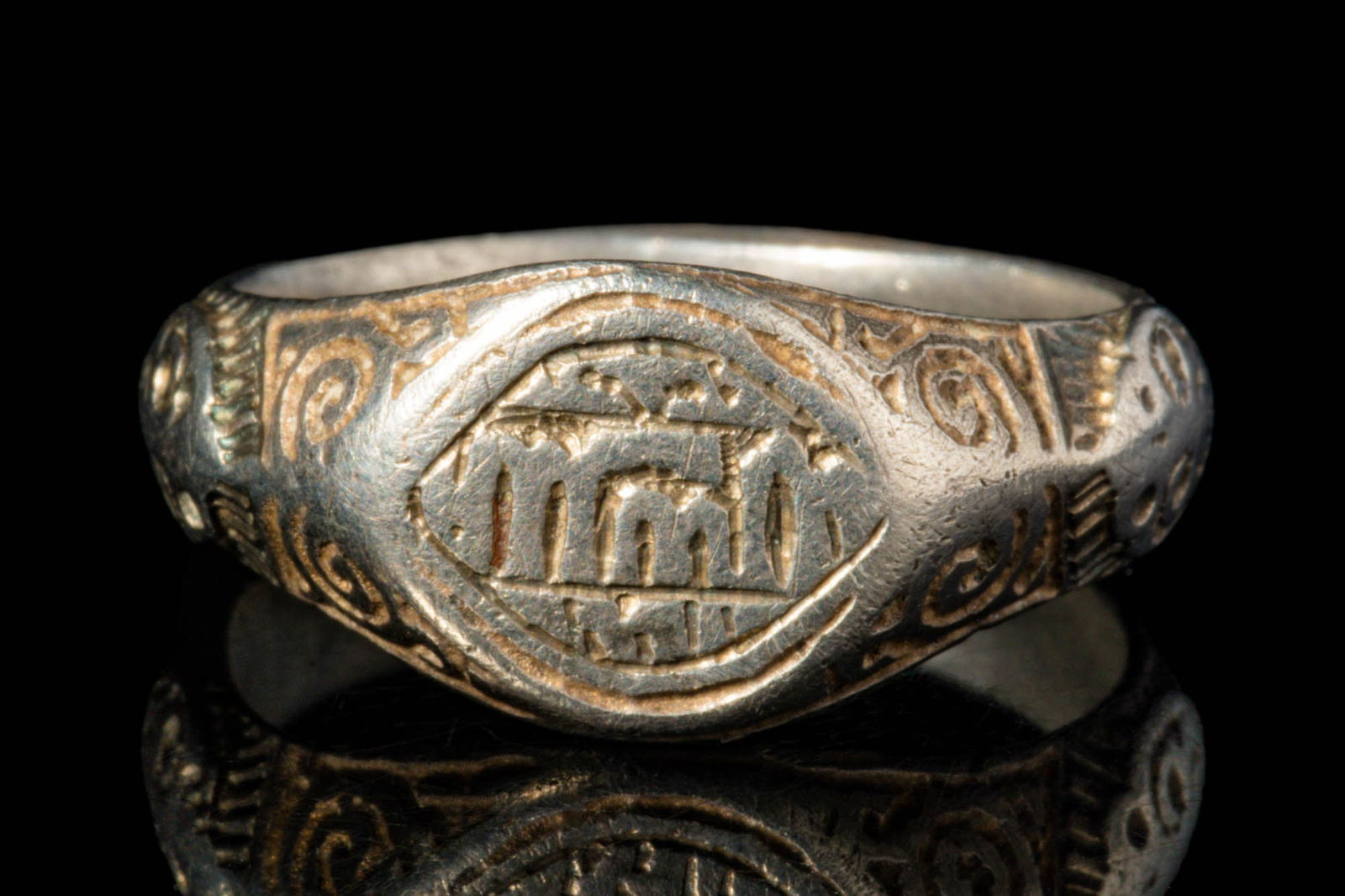 MEDIEVAL SILVER RING WITH PSEUDO KUFIC INSCRIPTION (1 of 4)