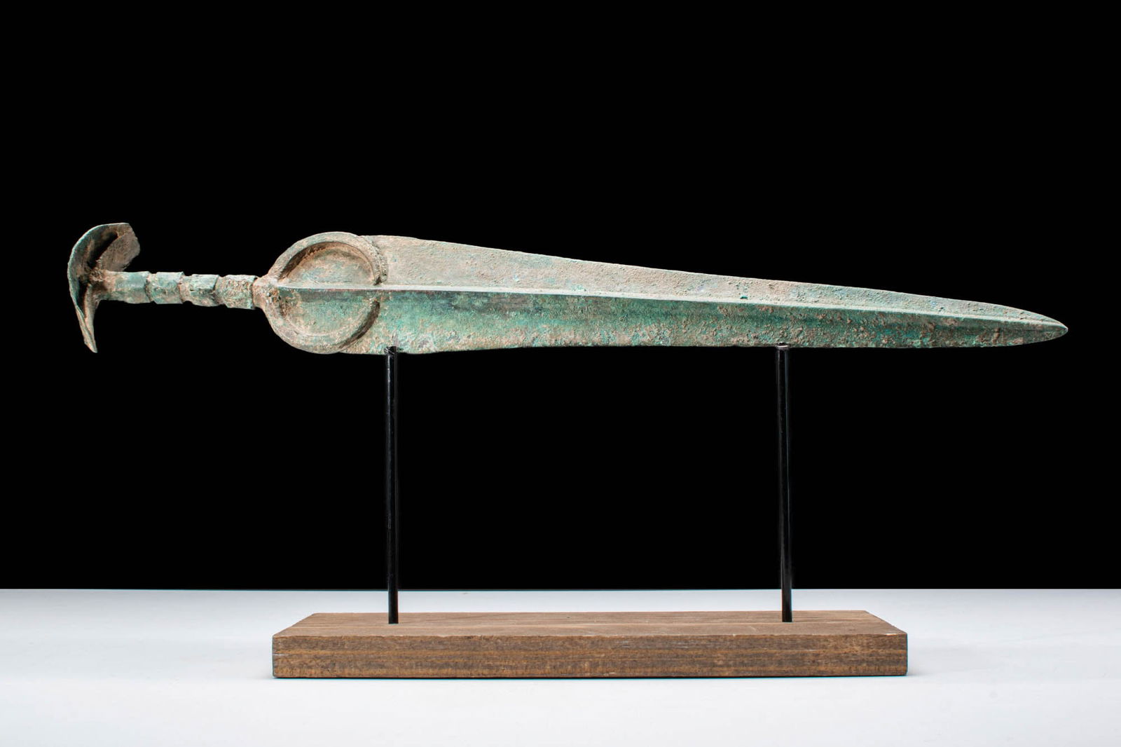ANCIENT BRONZE SWORD WITH CRESCENTIC POMMEL (1 of 4)