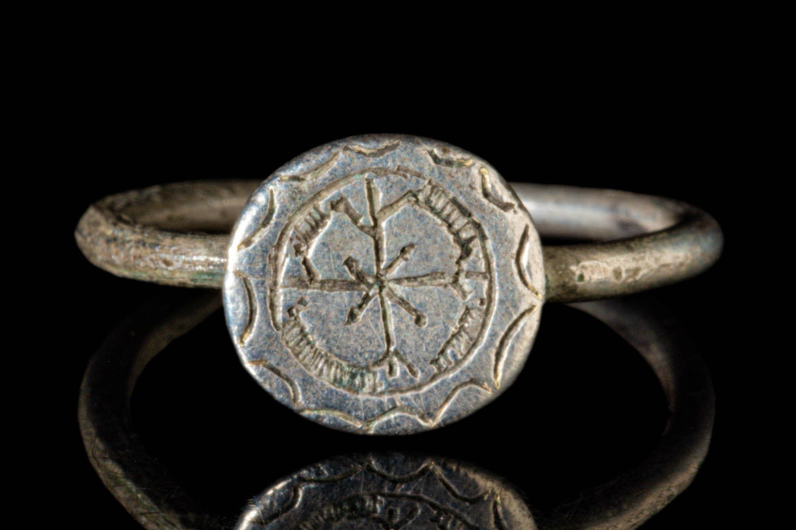 BYZANTINE SILVER RING WITH MONOGRAM (1 of 4)