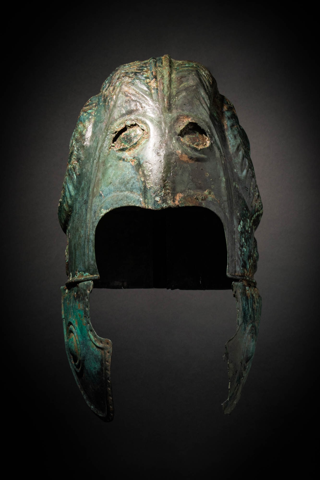 GREEK CHALCIDIAN HELMET WITH HORNS OF ZEUS AMUN (1 of 10)