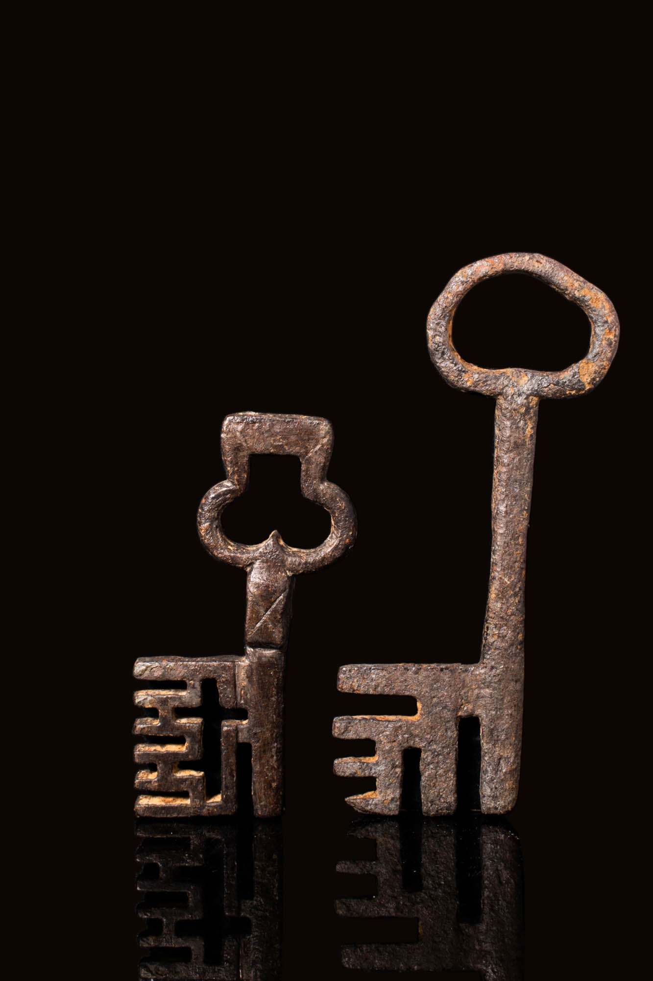 SET OF TWO MEDIEVAL KEYS (1 of 2)