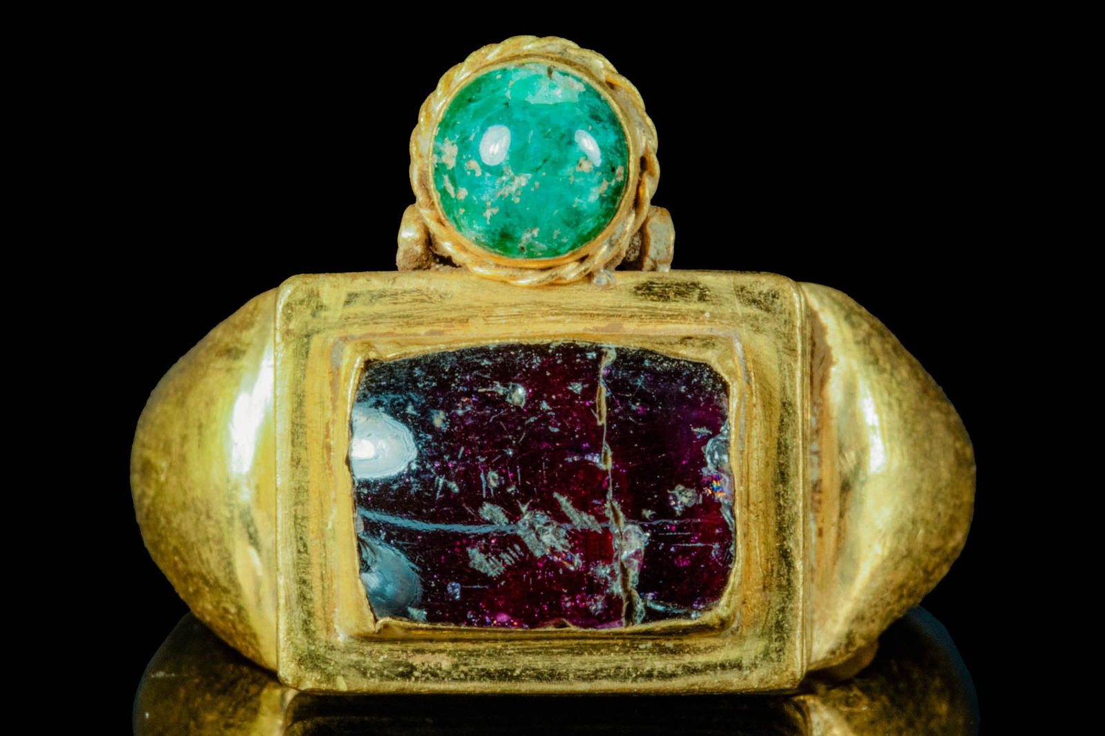 MASSIVE BYZANTINE GOLD RING WITH RECTANGULAR CABOCHON (1 of 5)