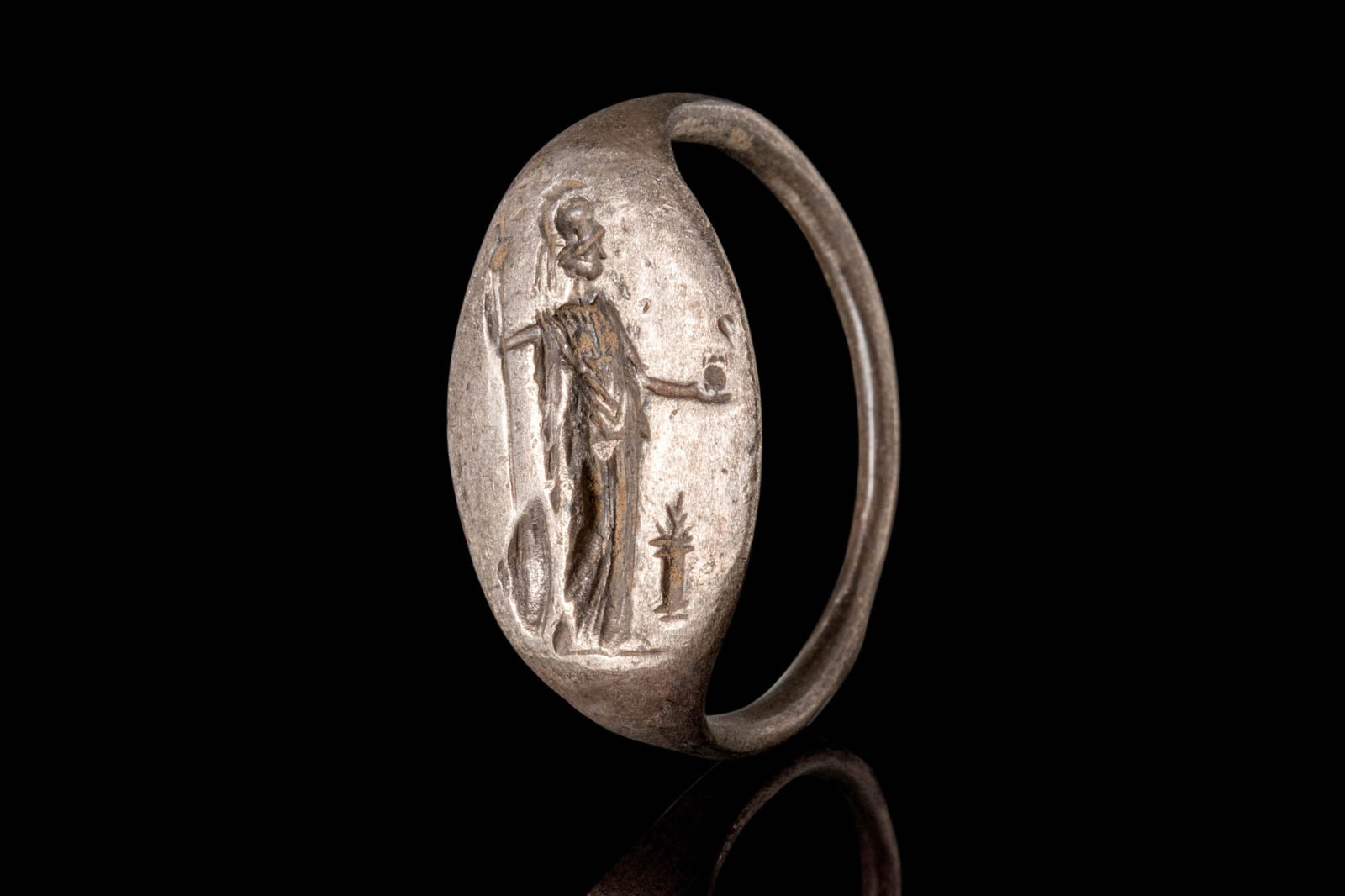 GREEK SILVER RING WITH STANDING NIKE (1 of 4)