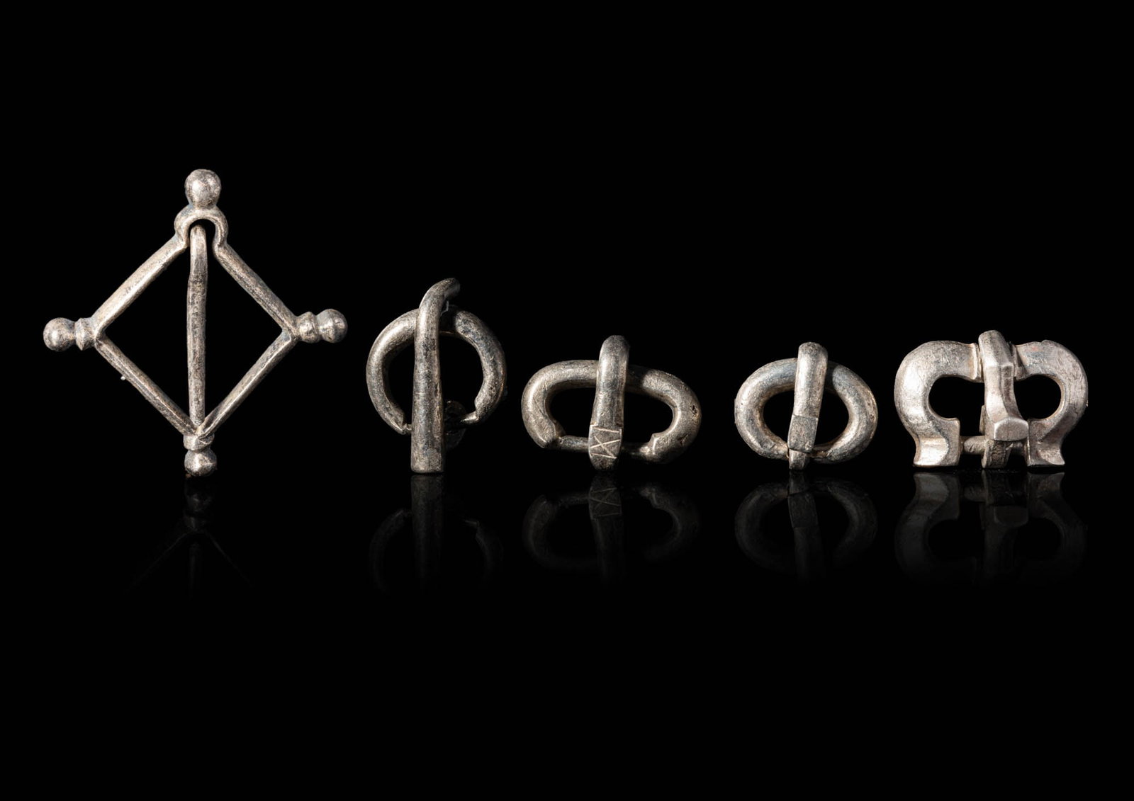 SET OF ROMAN SILVER BELT BUCKLES (1 of 2)