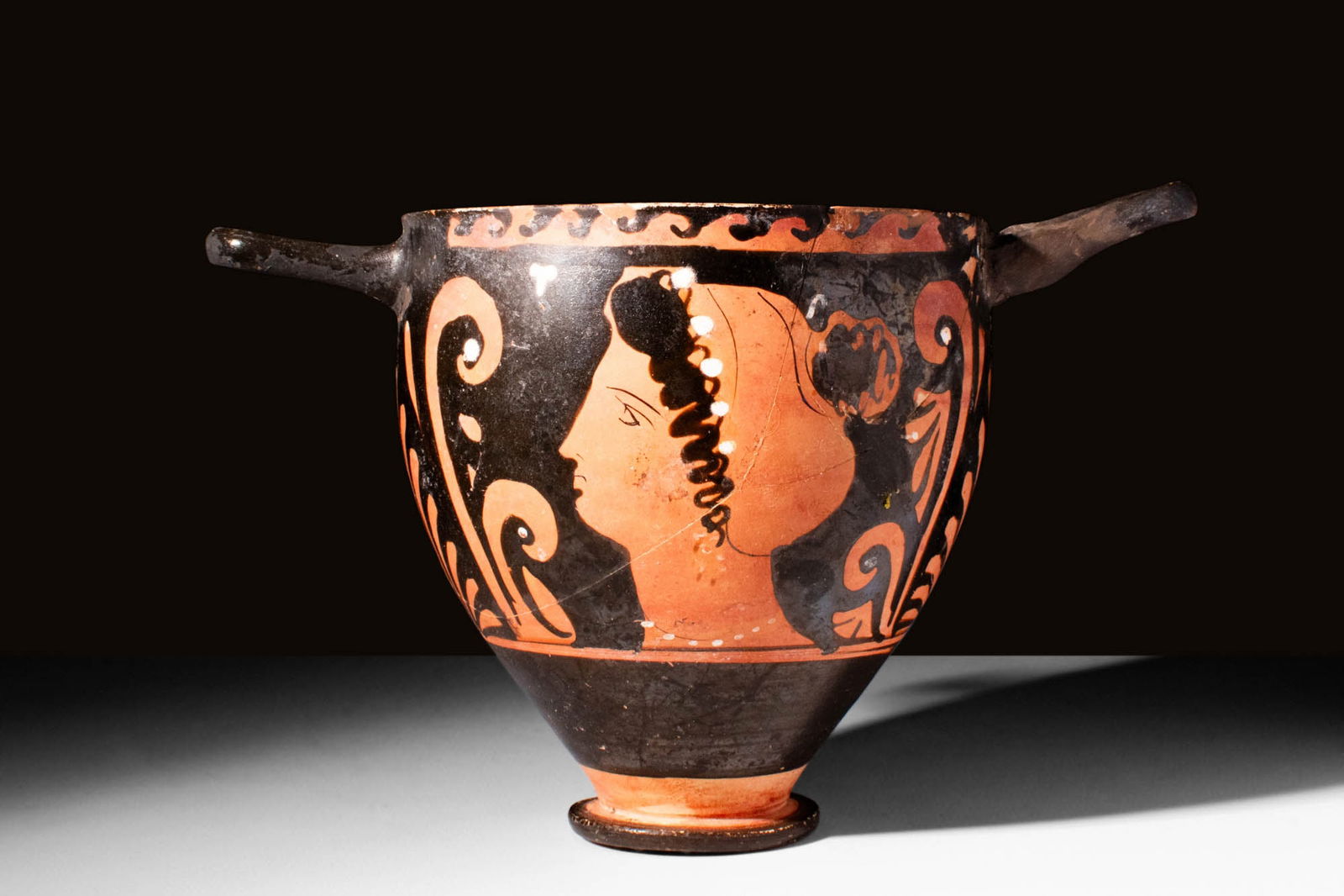 APULIAN RED FIGURE SKYPHOS WITH LADY OF FASHION (1 of 6)