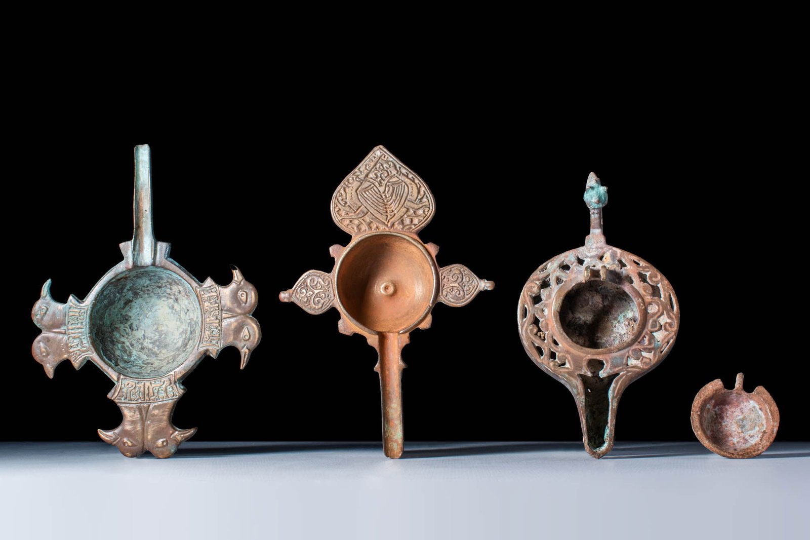 ISLAMIC GROUP OF MEDICINAL POURERS (1 of 3)