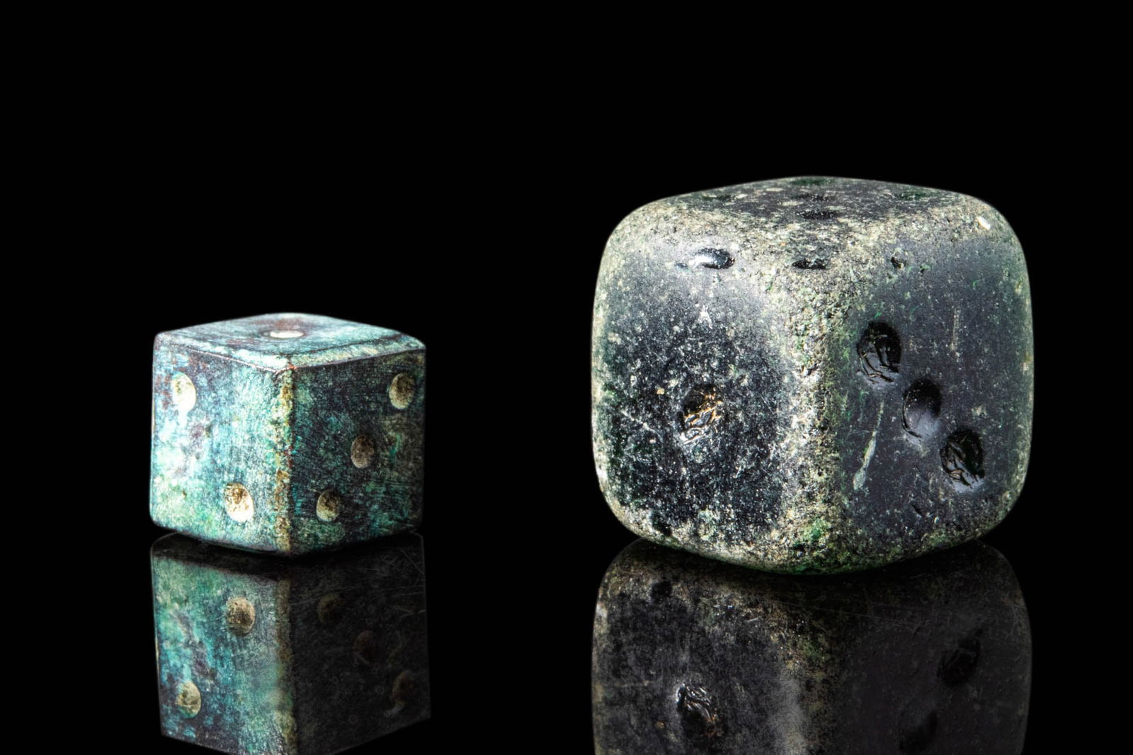 A PAIR OF ROMAN BRONZE AND GLASS DICE (1 of 3)