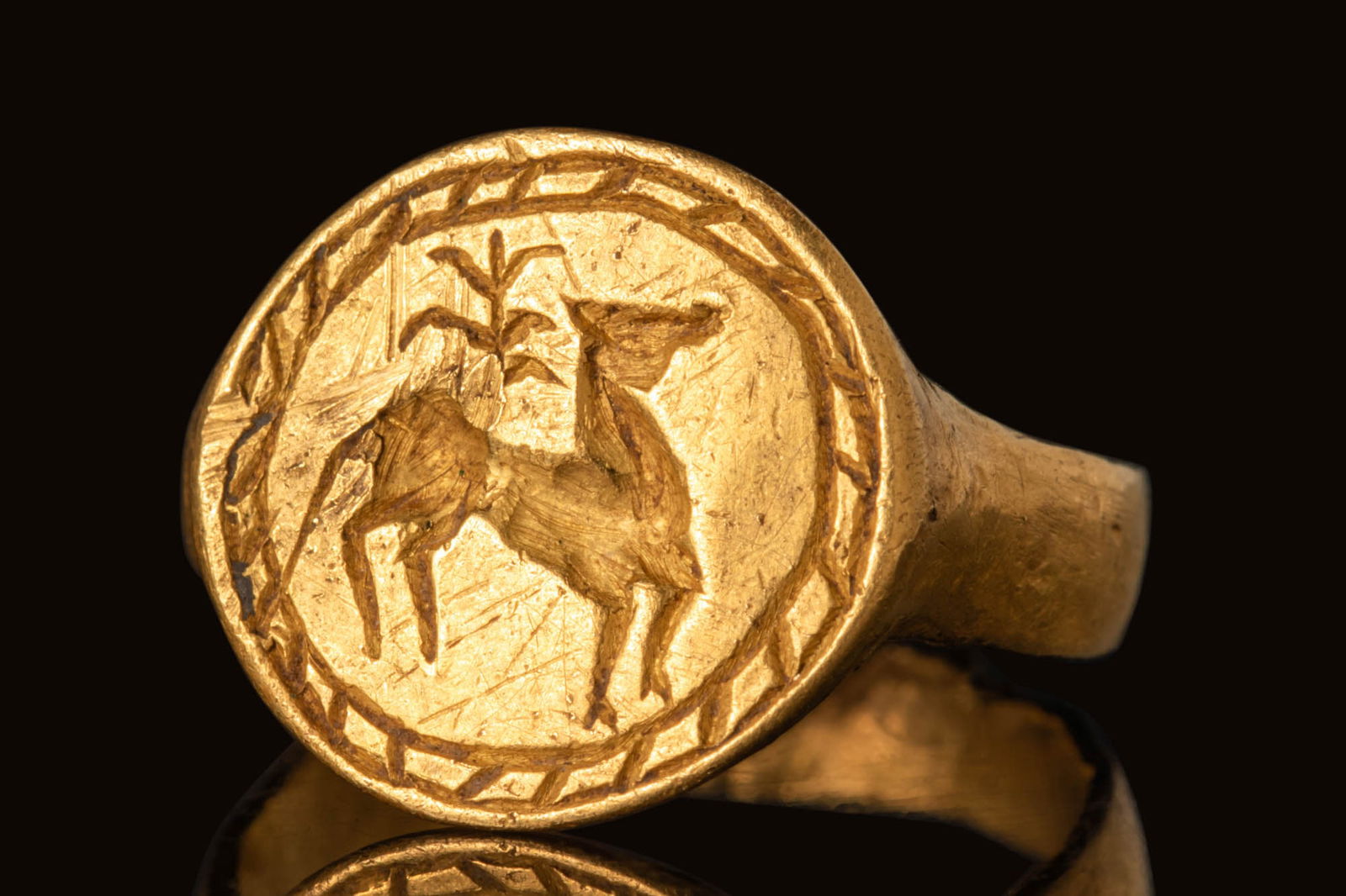RARE PHOENICIAN GOLD RING WITH HORSE (1 of 6)
