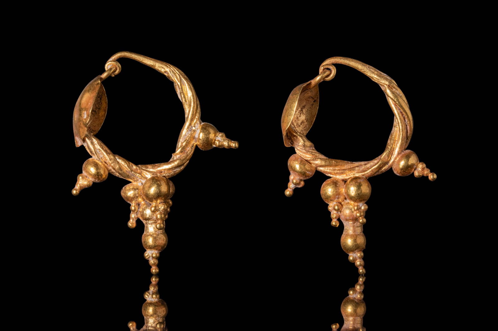 LATE HELLENISTIC GOLD EARRINGS (1 of 4)