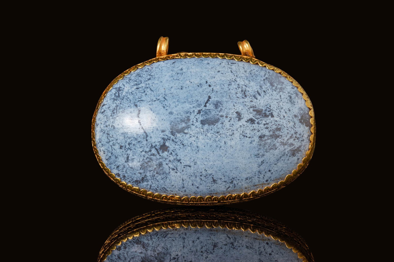 HELLENISTIC GOLD PENDANT WITH OVAL CHALCEDONY CABOCHON (1 of 6)