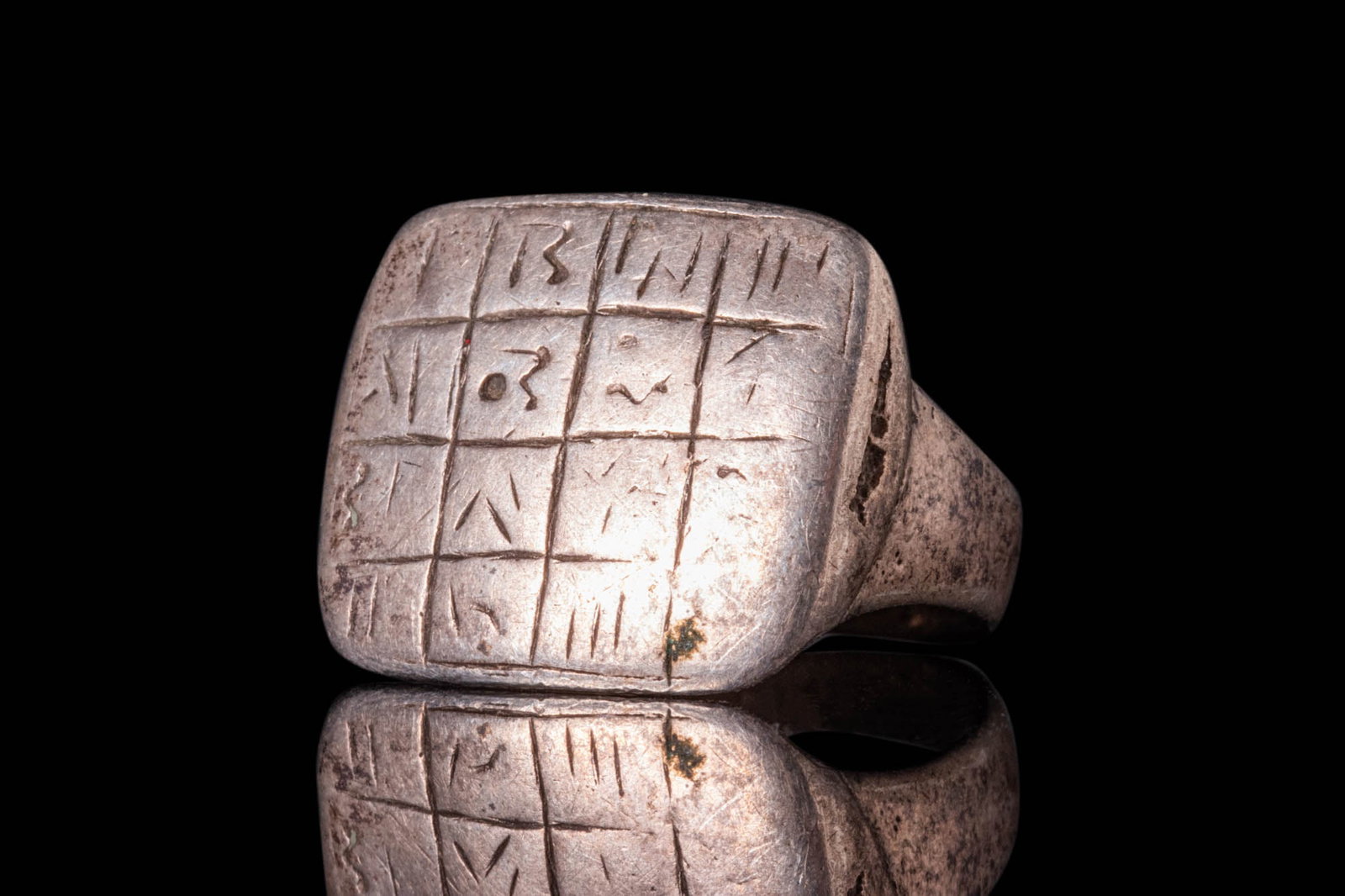 MEDIEVAL ISLAMIC MAGICAL SILVER RING (1 of 4)