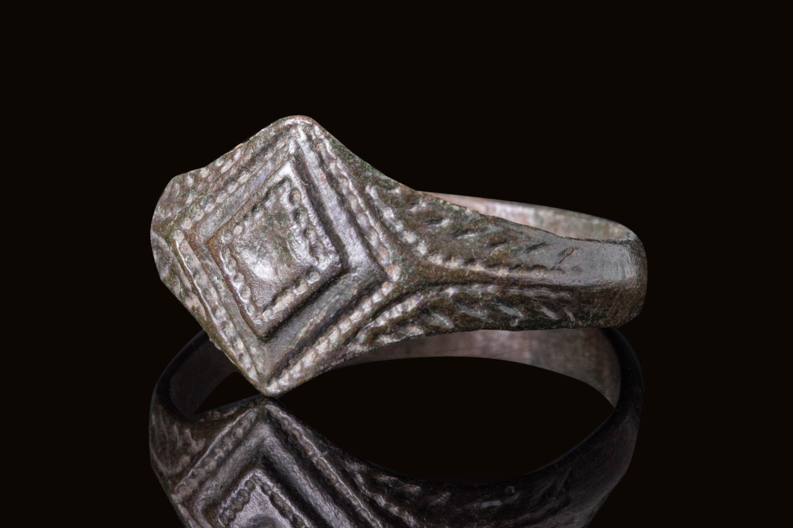 TUDOR PERIOD BRONZE RING (1 of 4)