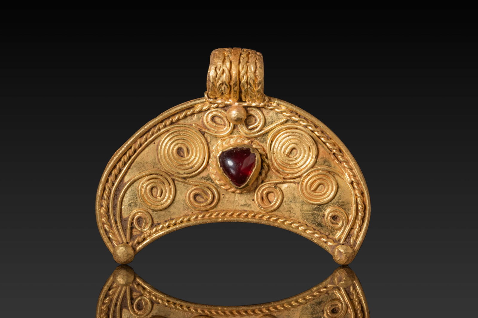 HELLENISTIC HIGH KARAT GOLD LUNULA WITH RED GARNET CABOCHON (1 of 3)