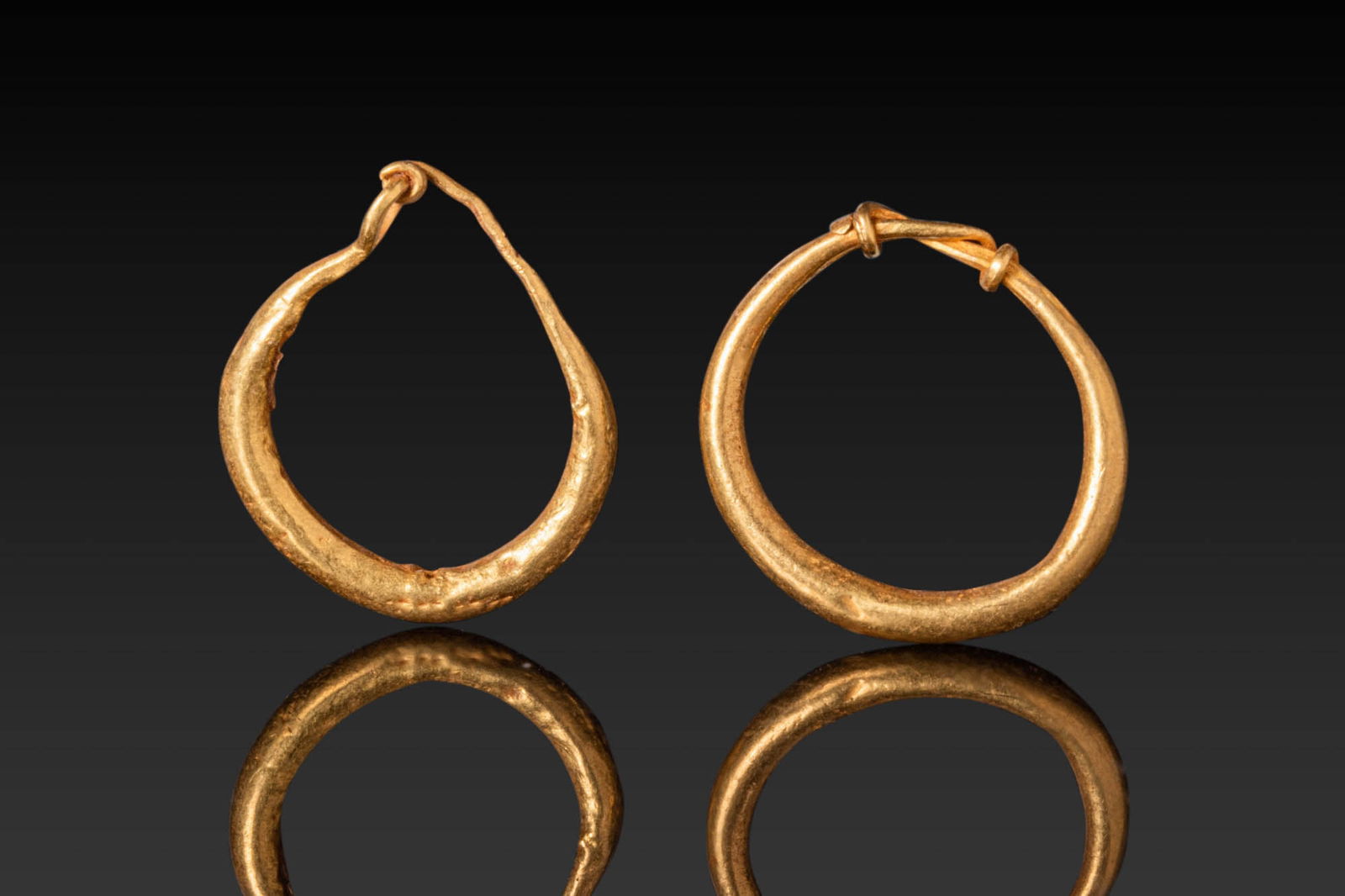 PAIR OF HELLENISTIC HIGH KARAT GOLD LUNAR-SHAPED EARRINGS (1 of 3)