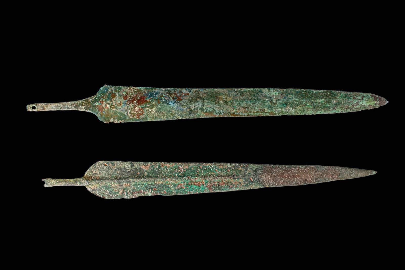 PAIR OF EARLY GREEK / WESTERN ASIATIC BRONZE SPEARHEADS (1 of 2)