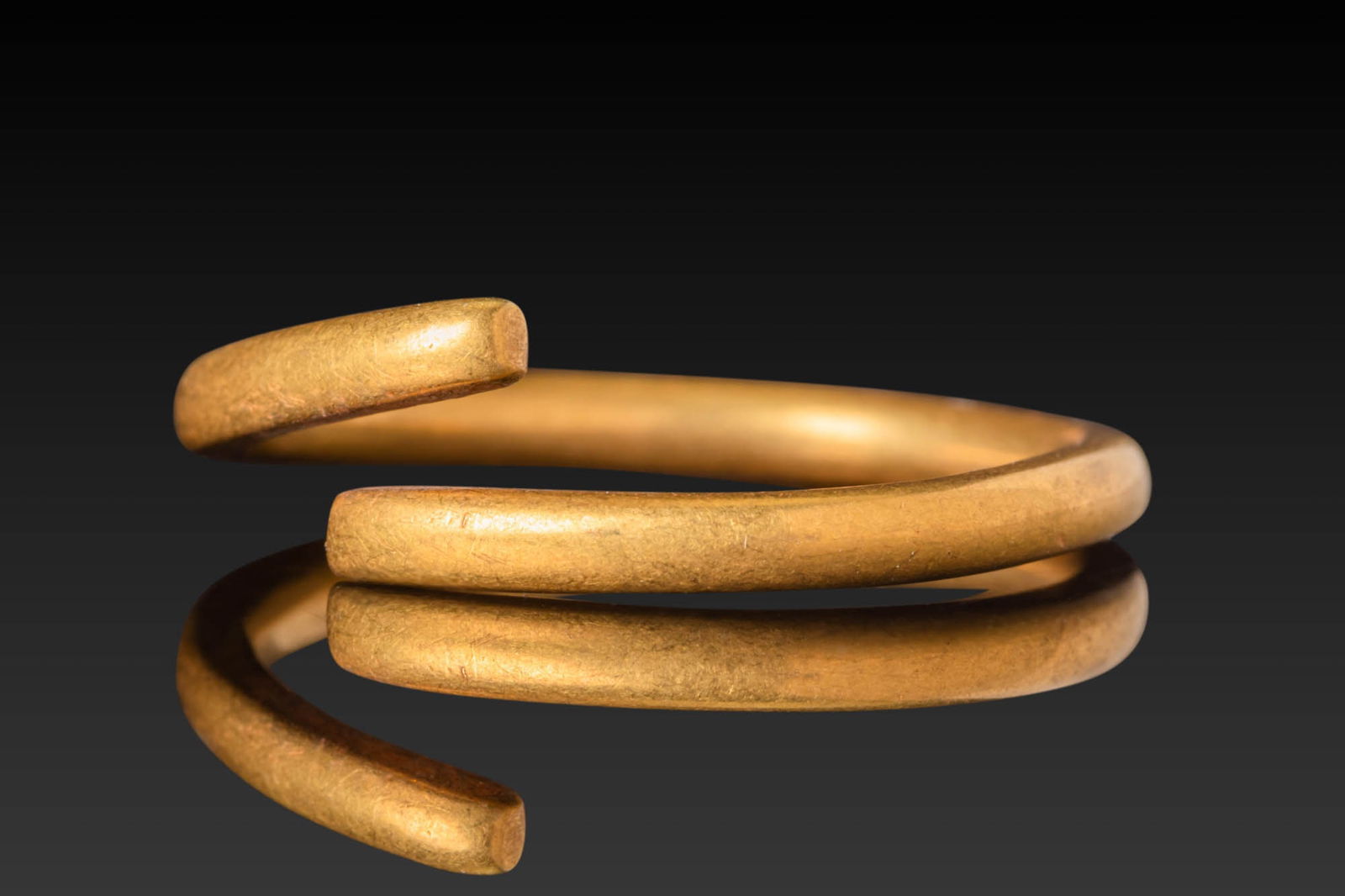 ROMAN HIGH KARAT GOLD HAIR RING (1 of 3)