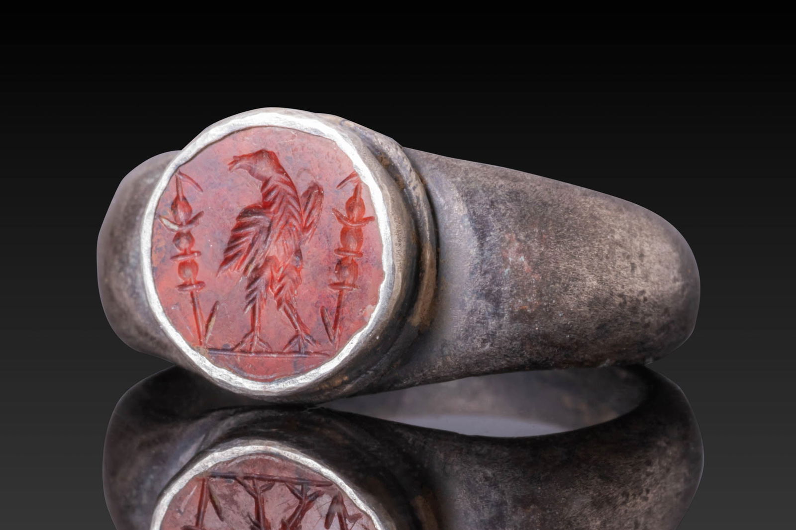 ROMAN INTAGLIO DEPICTING THE LEGIONARY EAGLE BETWEEN MILITARY STANDARDS IN SILVER RING (1 of 3)