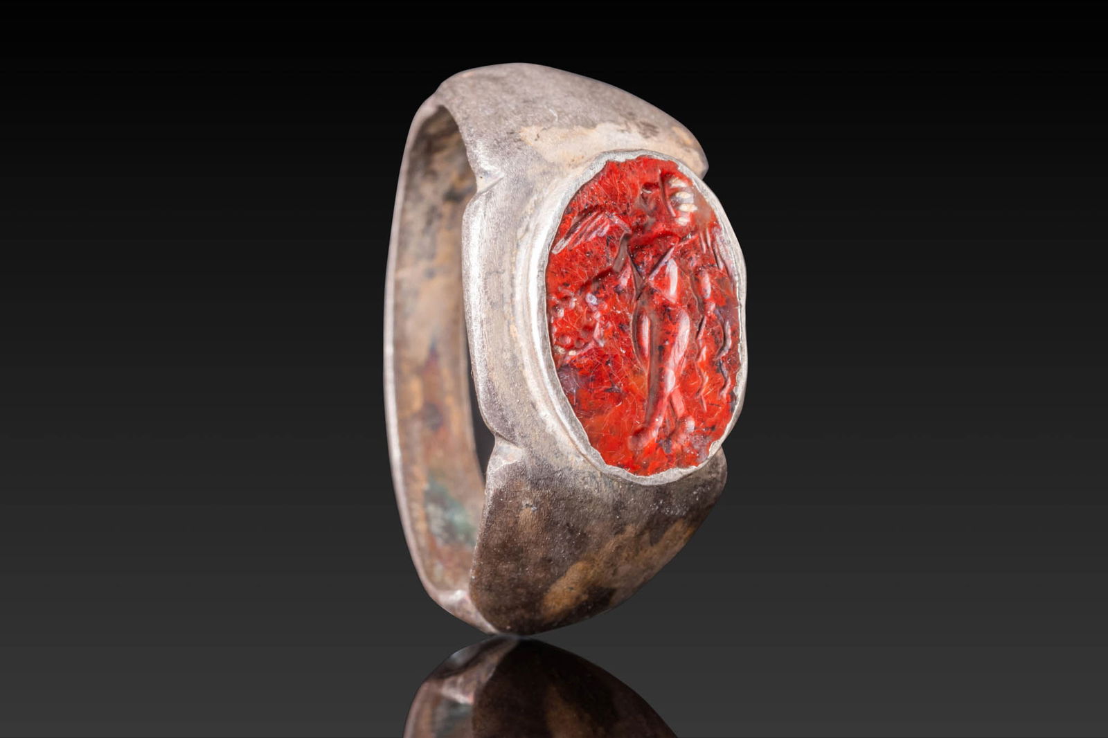 ROMAN INTAGLIO RING DEPICTING A STANDING VICTORY IN SILVER RING (1 of 3)