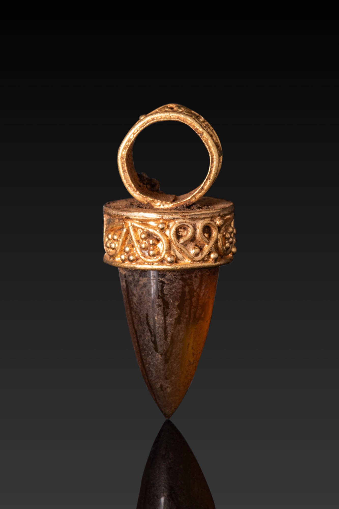HELLENISTIC GOLD PENDANT WITH CARNELIAN (1 of 3)