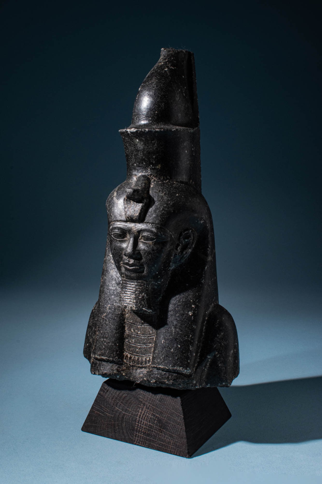 EGYPTIAN BASALT BUST OF A FEMALE PHARAOH (1 of 9)