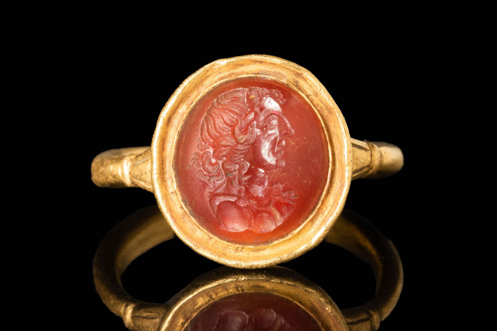 ROMAN EMPIRE CARNELIAN PORTRAIT INTAGLIO IN GOLD RING (1 of 5)