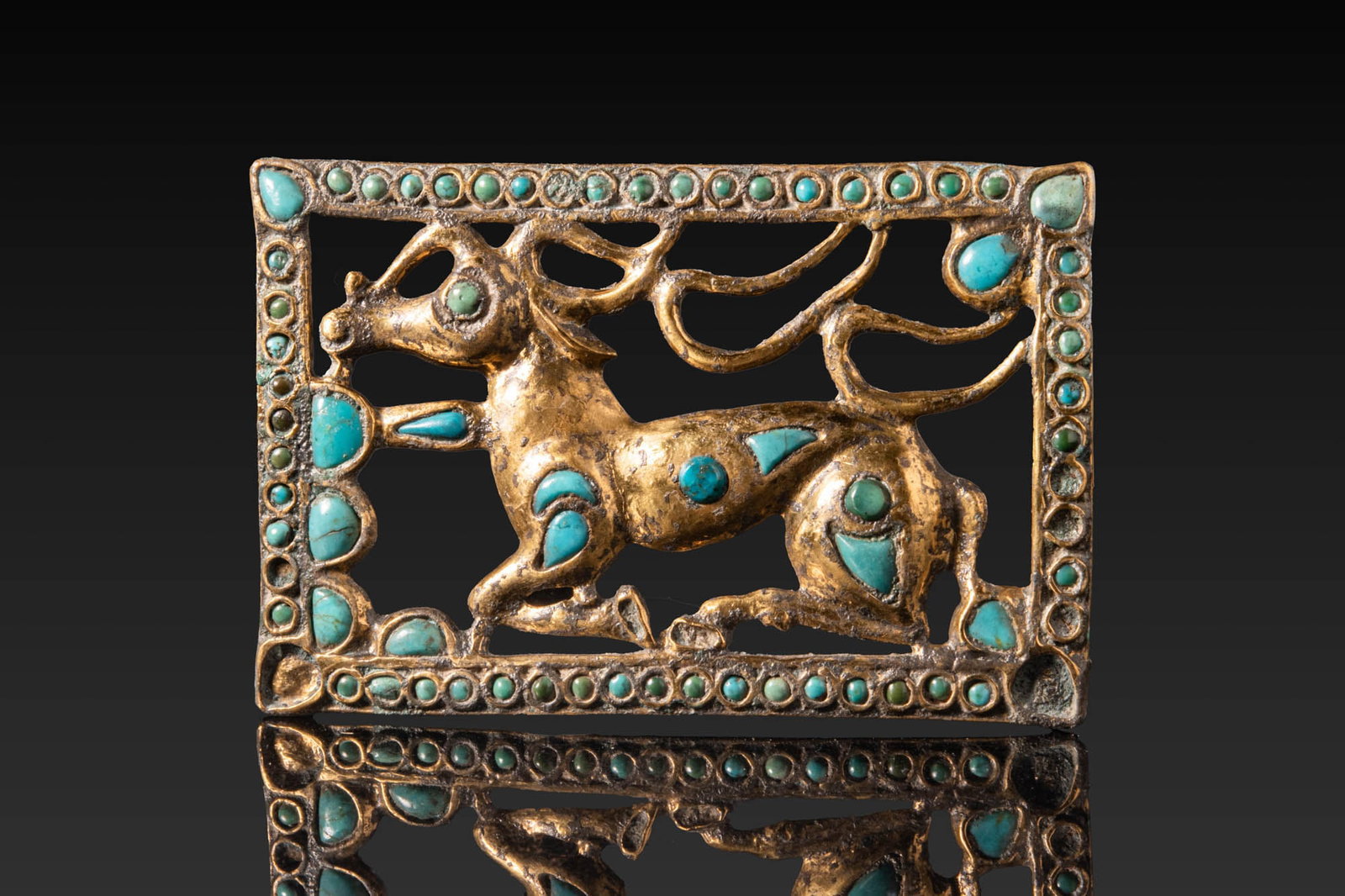 STUNNING SCYTHIAN GOLD AND TURQUOISE BELT FITTING DEPICTING STAG IN FRAME (1 of 3)