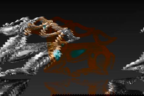 STUNNING SCYTHIAN GOLD AND TURQUOISE BELT FITTING DEPICTING STAG: Ca. 400 - 100 BC. A gold belt fitting cast in the form of a recumbent stag with an elongated body and stylised, branching antlers extending along the back. The body is decorated with turquoise