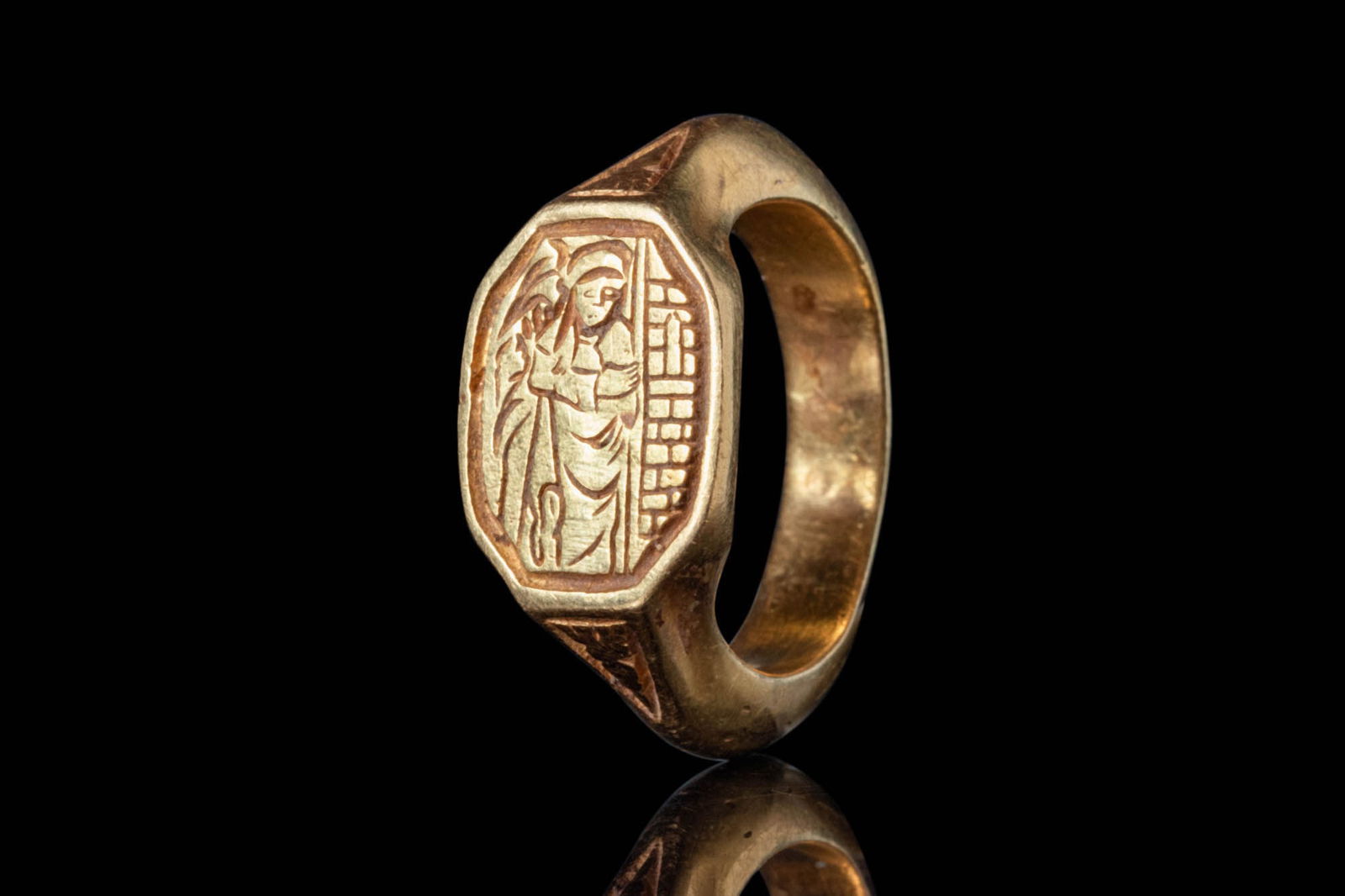 MEDIEVAL ICONOGRAPHIC RING DEPICTING SAINT BARBARA (1 of 5)