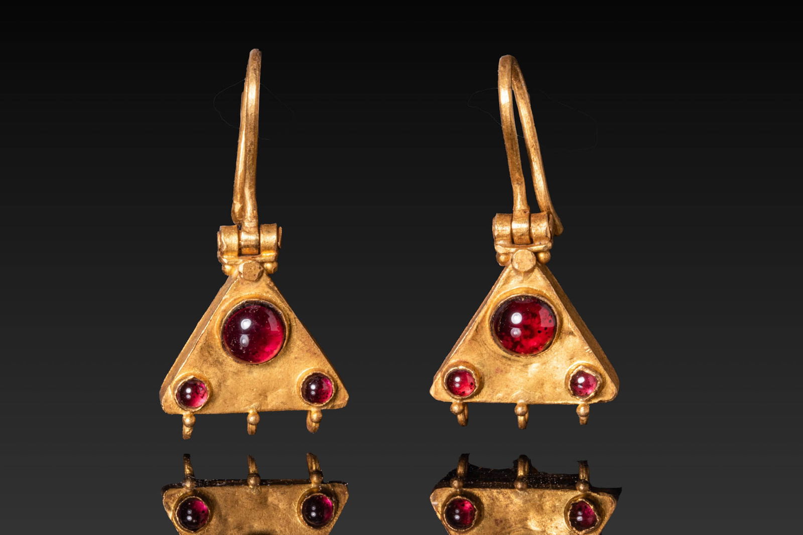 Early Byzantine/merovingian Earrings With Red Garnet Cabochons Auction