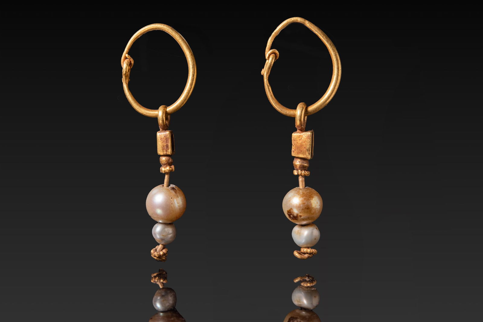PAIR OF BYZANTINE GOLD AND PEARL EARRINGS (1 of 3)