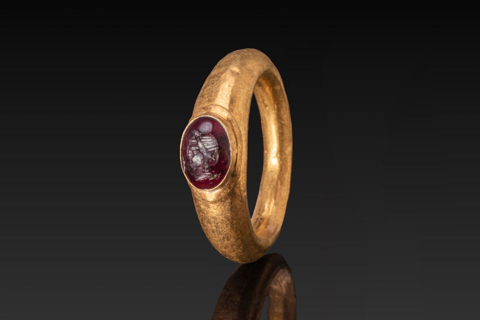 ROMAN HIGH KARAT GOLD RING WITH RED GARNET INTAGLIO DEPICTING A NOBLEWOMAN (1 of 4)
