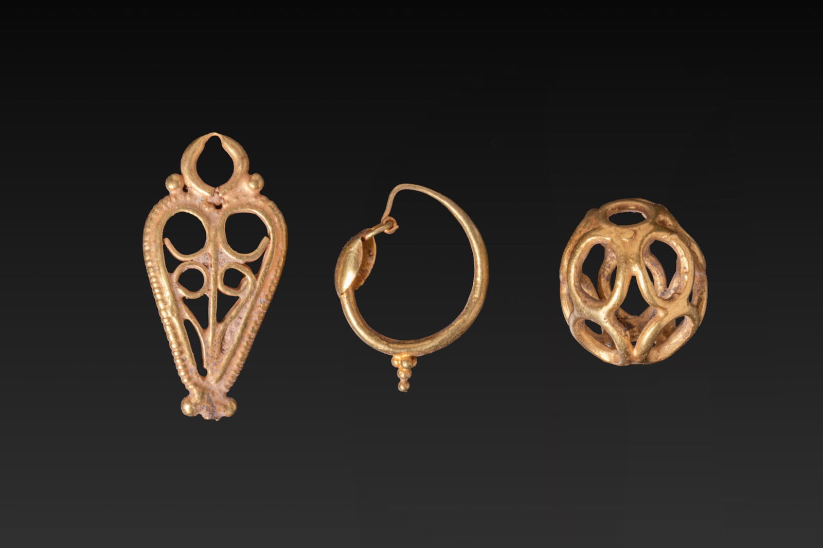 COLLECTION OF ROMAN AND BYZANTINE EARRING AND OPENWORK PENDANTS (1 of 2)