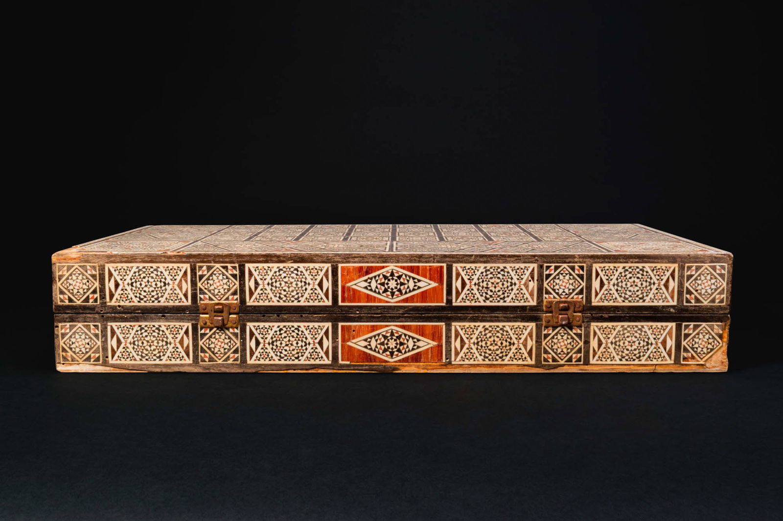OTTOMAN INLAID BOX-BOARD FOR CHESS AND BACKGAMMON (1 of 7)