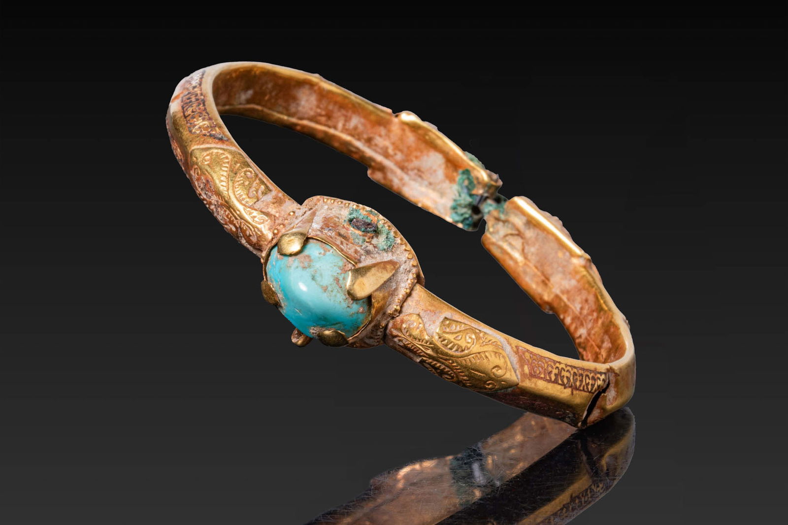 SELJUK GOLD BRACELET WITH TURQUOISE CABOCHON (1 of 7)