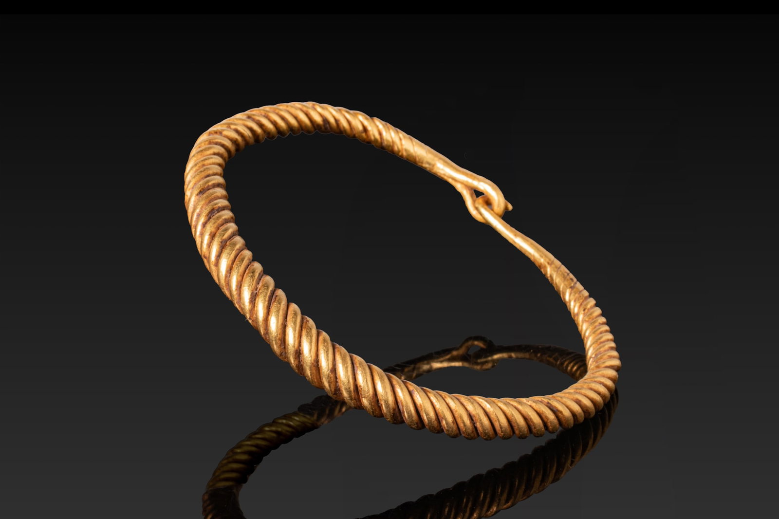 ROMAN HIGH KARAT GOLD TWISTED BRACELET (1 of 12)