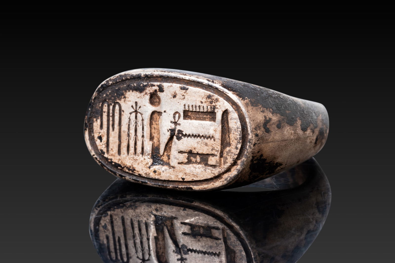 EGYPTIAN SOLID SILVER RING WITH HIEROGLYPHIC INSCRIPTION (1 of 3)