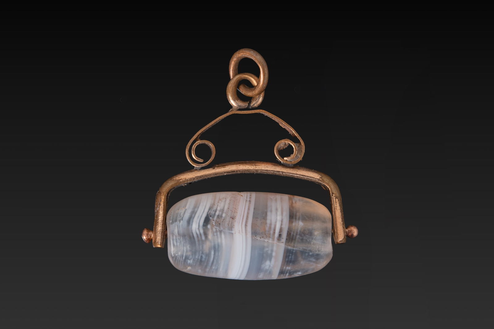 MINOAN BANDED AGATE INTAGLIO IN GOLD MOUNT (1 of 3)