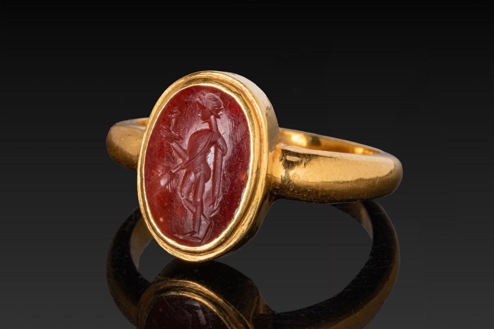 ROMAN CARNELIAN INTAGLIO DEPICTING A GOD IN HIGH KARAT GOLD RING (1 of 11)