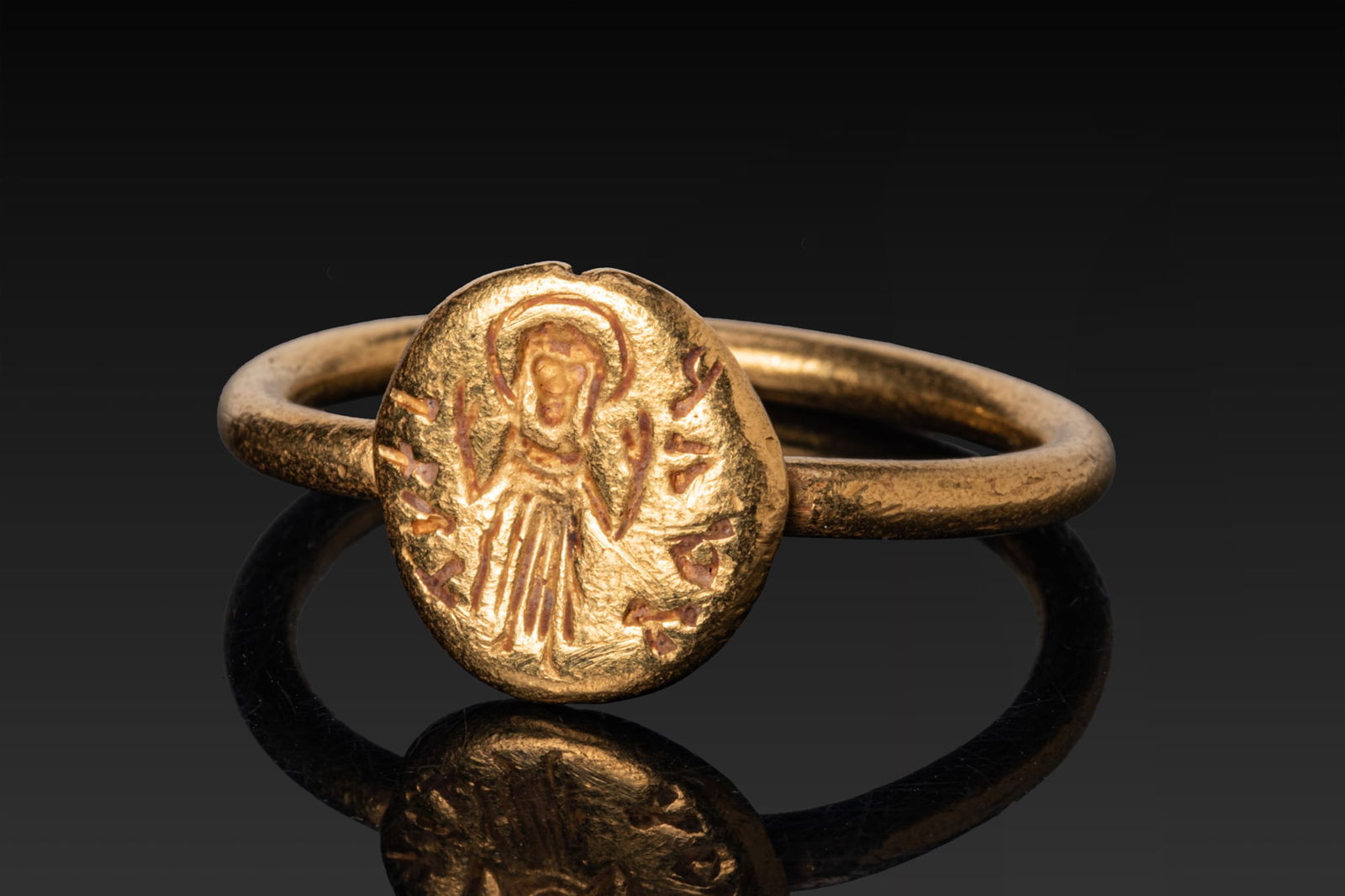 BYZANTINE HIGH KARAT GOLD RING WITH VIRGIN MARY AND INSCRIPTION (1 of 11)