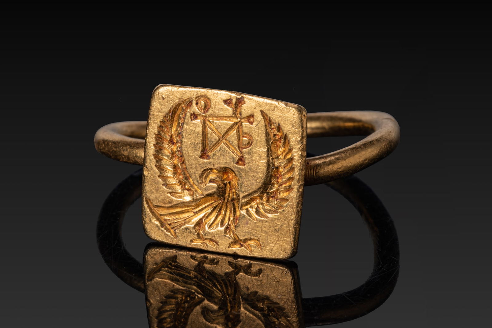 EARLY BYZANTINE GOLD RING WITH LEGIONARY EAGLE AND MONOGRAM (1 of 11)