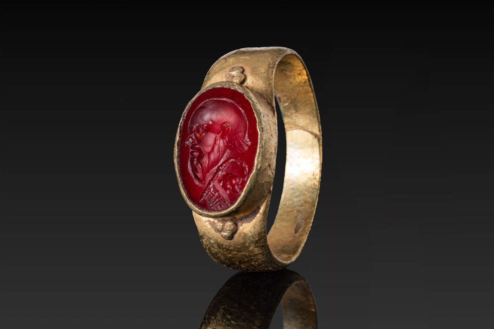 ROMAN HIGH KARAT GOLD RING WITH RED CARNELIAN INTAGLIO DEPICTING HOMER (1 of 3)