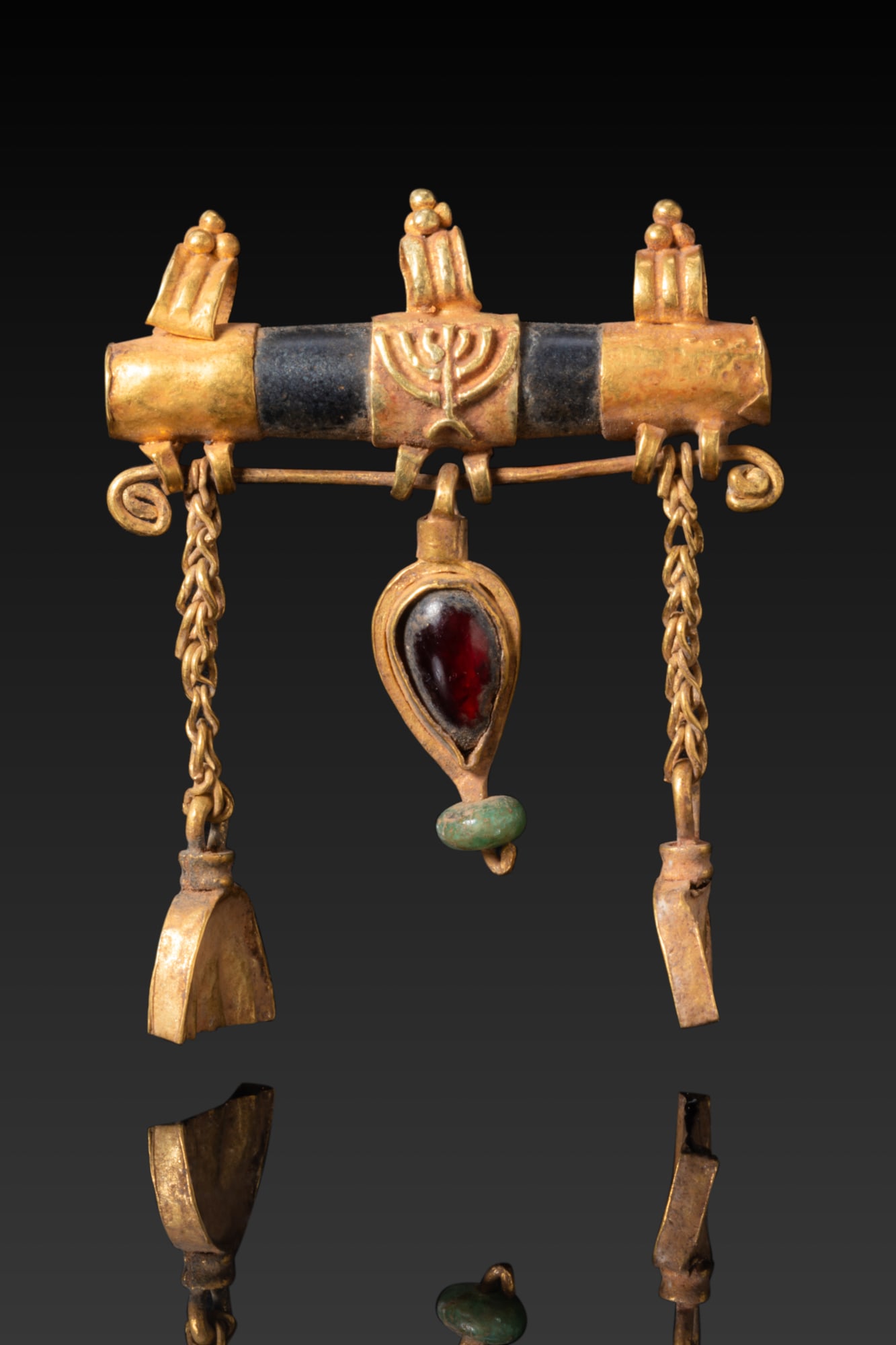 ROMANO-JEWISH GOLD AND STONE PENDANT WITH MENORAH AND GARNET INSET (1 of 3)