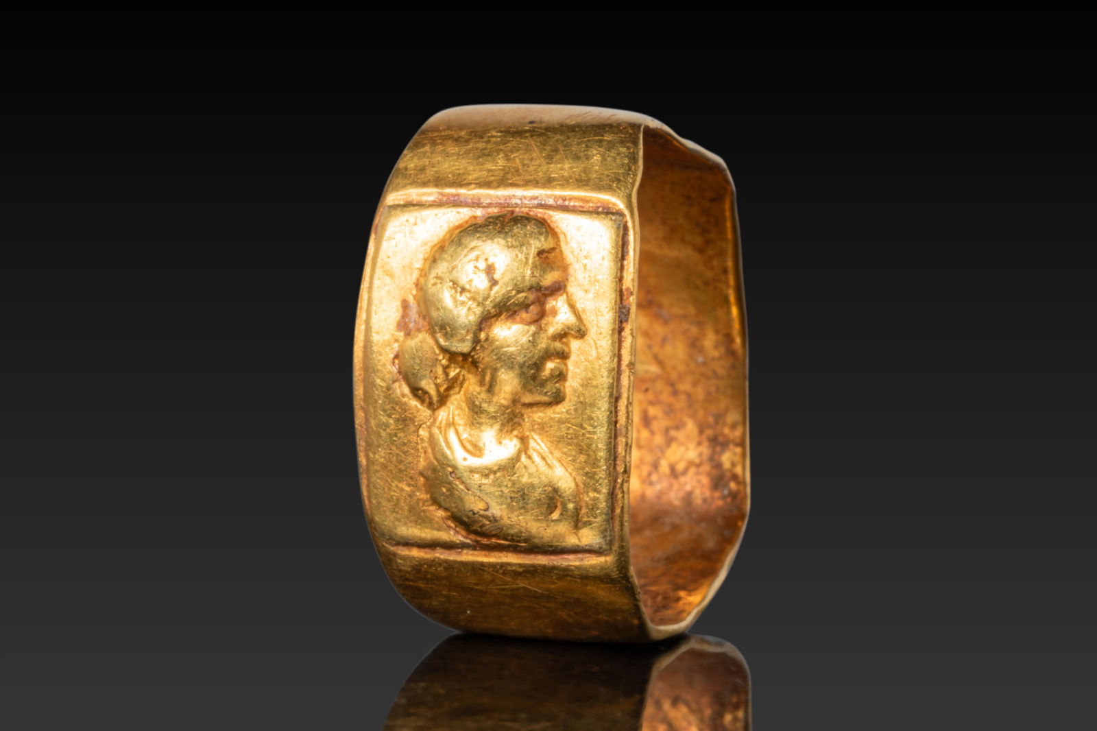 ROMAN HIGH KARAT GOLD RING WITH EMPRESS (1 of 3)