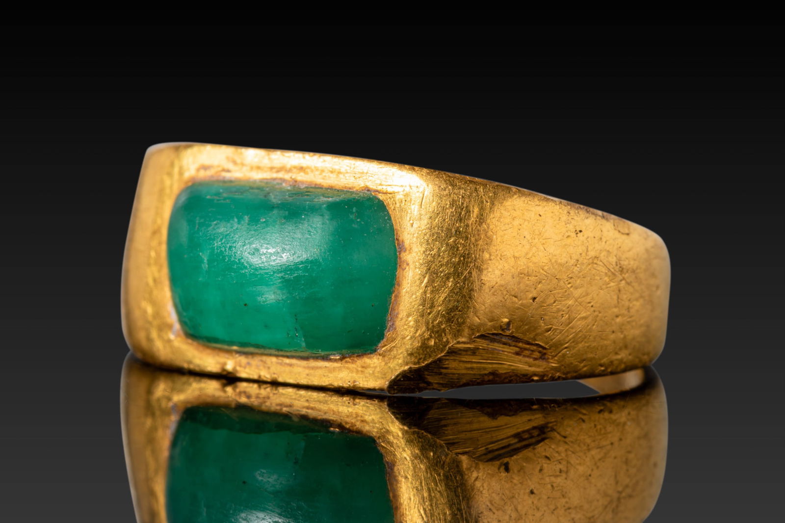 ROMAN HIGH KARAT GOLD RING WITH EMERALD CABOCHON (1 of 3)