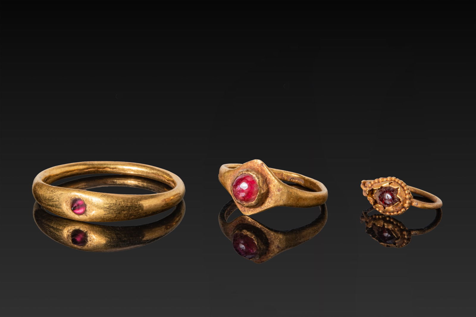 COLLECTION OF ROMAN HIGH KARAT GOLD RINGS WITH CABOCHONS (1 of 3)