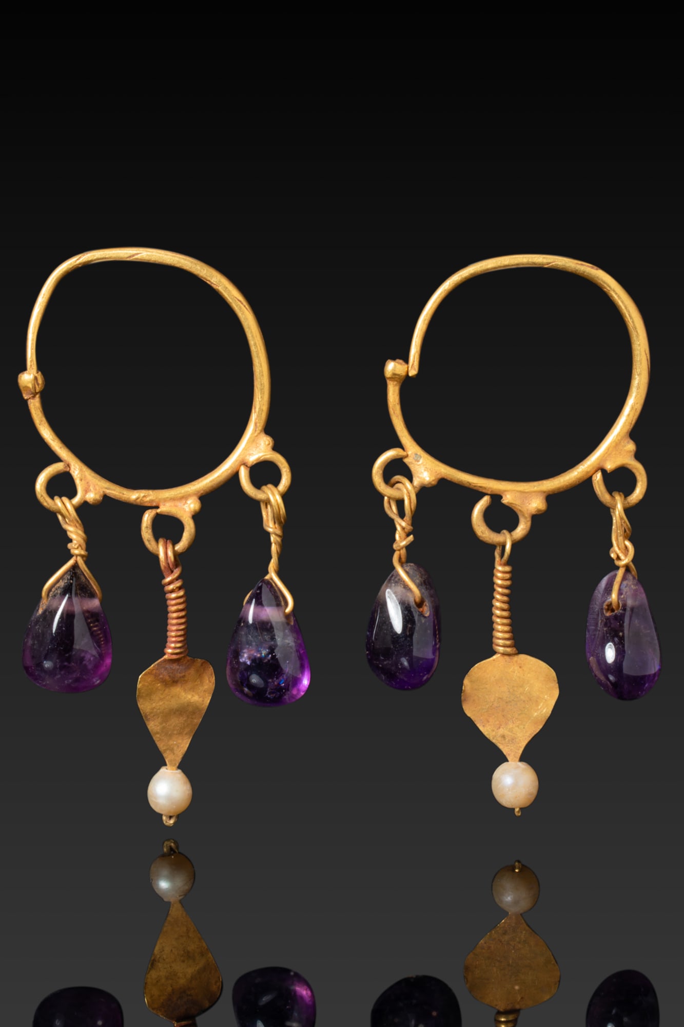 MATCHED PAIR OF BYZANTINE GOLD EARRINGS WITH AMETHYST AND PEARL PENDANTS (1 of 3)
